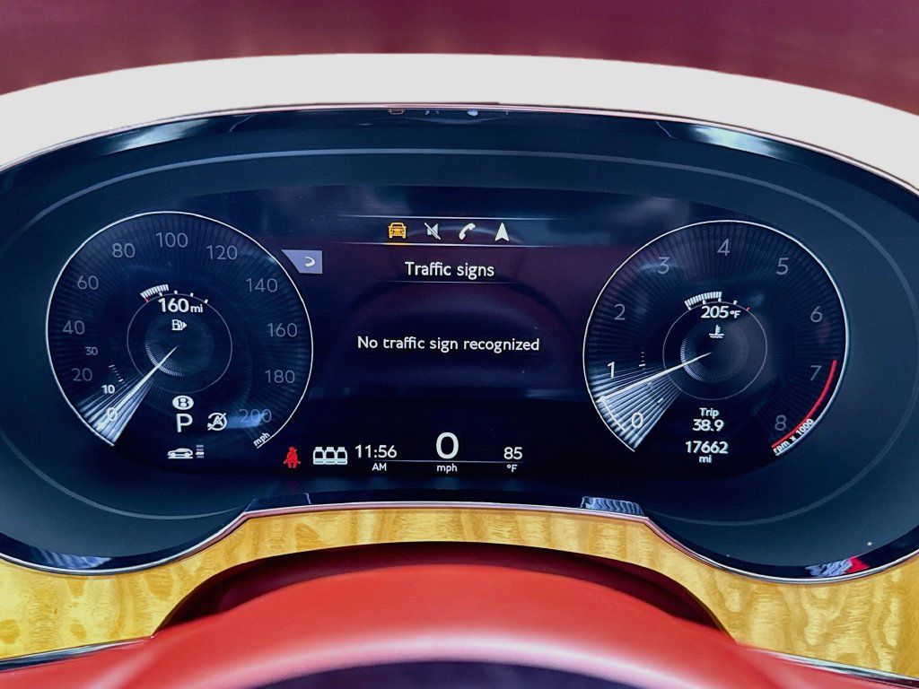Certified 2022 Bentley Bentayga AWD/4WD image 33