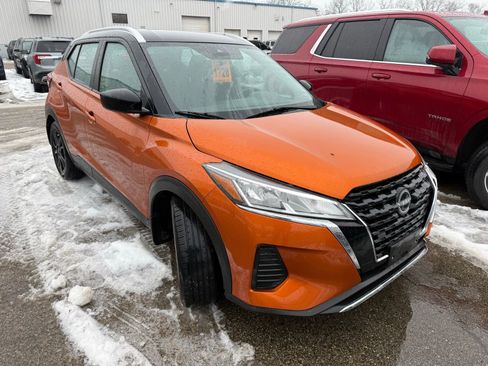 Used 2023 Nissan Kicks SV image 1
