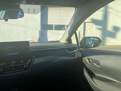 Used 2025 Toyota Corolla LE image 34