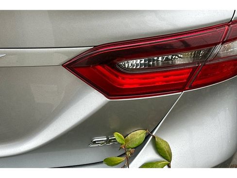 Used 2023 Toyota Camry SE FWD image 7