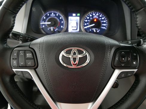 Used 2018 Toyota Sienna XLE w/ XLE Navigation Package image 25