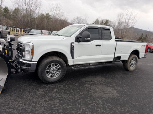 Used 2025 Ford F350 XLT w/ FX4 Off-Road Package image 3