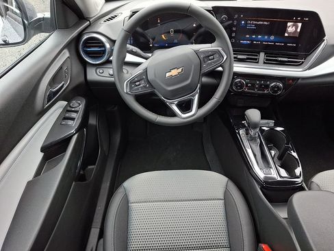 New 2026 Chevrolet Trax LT w/ Driver Confidence Package FWD image 7