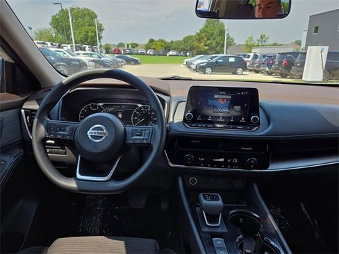 Used 2021 Nissan Rogue SV image 13