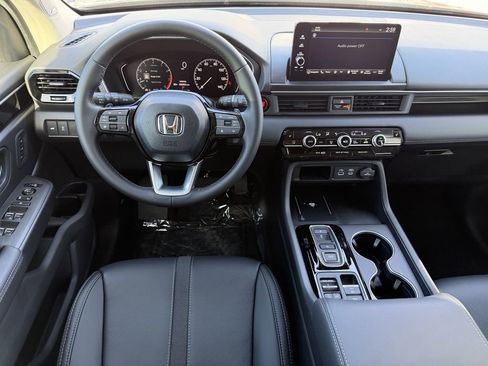 New 2025 Honda Pilot Touring image 14