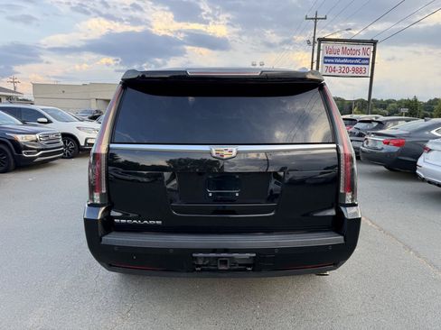 Used 2016 Cadillac Escalade Luxury AWD/4WD image 5