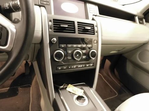 Used 2019 Land Rover Discovery Sport SE image 27