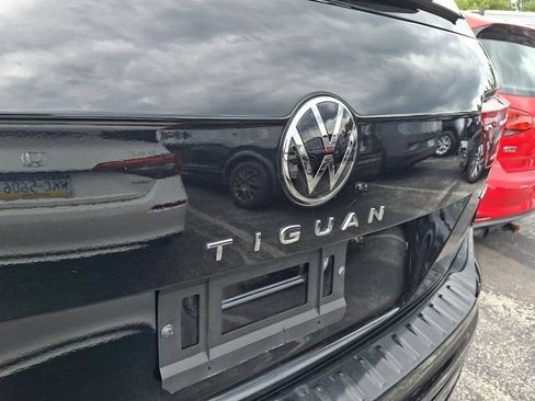 Used 2023 Volkswagen Tiguan SE R-Line AWD/4WD image 7