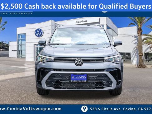 New 2025 Volkswagen Taos SE image 2