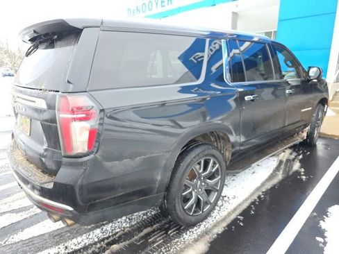 Used 2023 Chevrolet Suburban High Country w/ Advanced Technology Package image 9