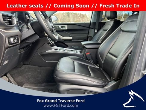 Certified 2022 Ford Explorer XLT w/ Equipment Group 202A image 3