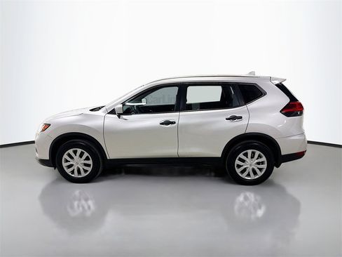 Used 2017 Nissan Rogue S image 4