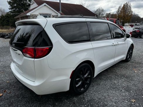 Used 2018 Chrysler Pacifica Touring Plus w/ S Appearance Package FWD image 5