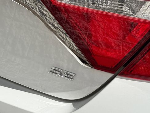 Used 2017 Toyota Camry SE image 7