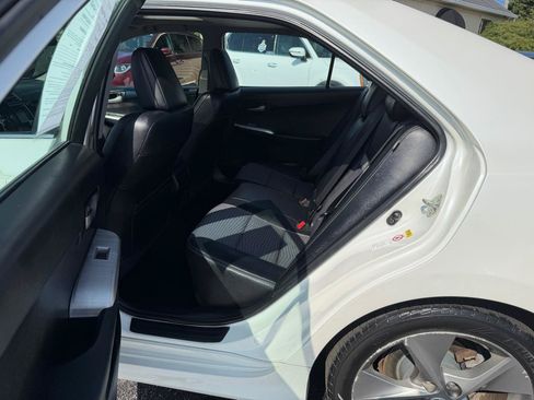 Used 2012 Toyota Camry SE FWD image 11