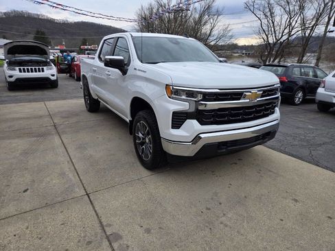 Used 2023 Chevrolet Silverado 1500 LT image 2