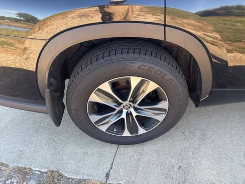 Used 2020 Toyota Highlander XLE image 51