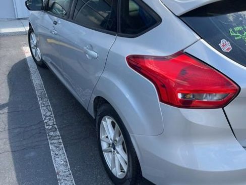 Used 2015 Ford Focus SE w/ SE Cold Weather Package FWD image 5