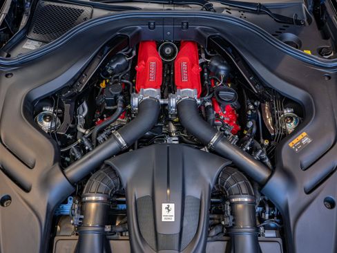 Used 2024 Ferrari Roma Spider image 28