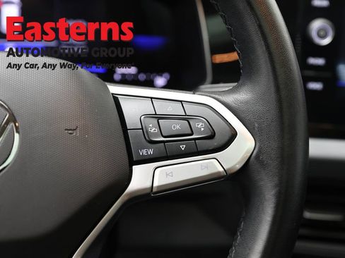 Used 2025 Volkswagen Jetta SE FWD image 16