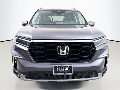 Used 2025 Honda Pilot Elite image 2