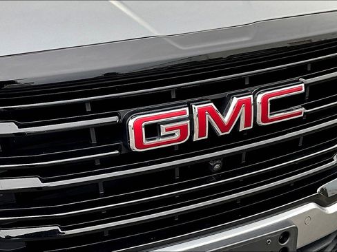 Used 2023 GMC Terrain SLT w/ Tech Package image 24