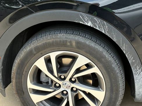 Used 2023 Buick Envision Essence image 3