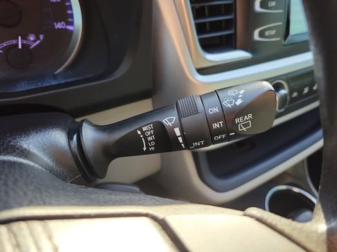 Used 2018 Toyota Highlander LE image 30