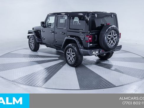Used 2025 Jeep Wrangler Unlimited Sahara AWD/4WD image 8