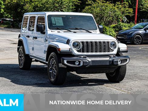 Used 2025 Jeep Wrangler Unlimited Sahara AWD/4WD image 5