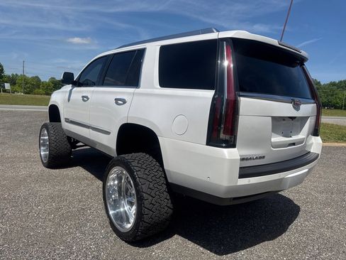 Used 2017 Cadillac Escalade Luxury AWD/4WD image 6