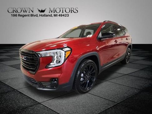 Used 2024 GMC Terrain SLT w/ Elevation Edition image 7