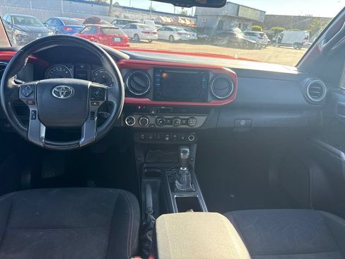 Used 2018 Toyota Tacoma TRD Off-Road w/ Technology Package AWD/4WD image 10