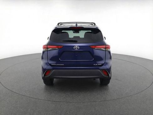 Used 2022 Toyota Highlander XLE image 3