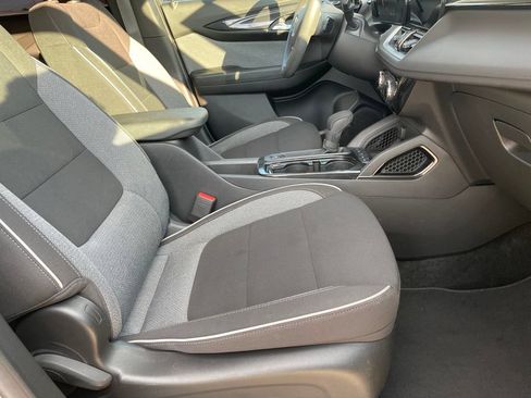 Used 2025 Chevrolet TrailBlazer LT FWD image 25