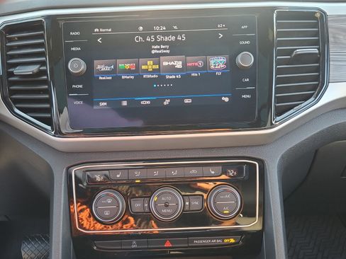 Used 2022 Volkswagen Atlas Cross Sport SE w/ Panoramic Sunroof Package image 19