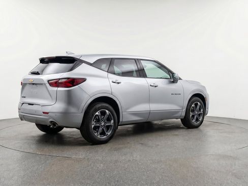 Used 2025 Chevrolet Blazer LT FWD image 9