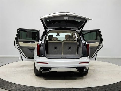 Used 2021 Cadillac XT6 Premium Luxury image 14
