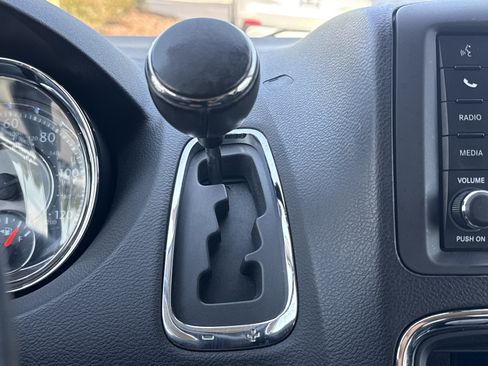 Used 2011 Chrysler Town & Country Touring-L w/ Entertainment Group #2 FWD image 24