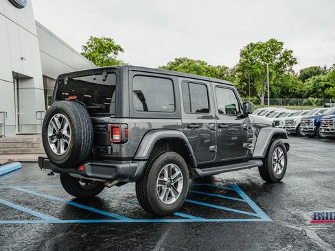 Used 2022 Jeep Wrangler Unlimited Sahara AWD/4WD image 7