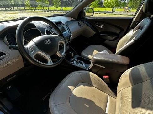 Used 2010 Hyundai Tucson Limited w/ Premium Pkg 4 AWD/4WD image 13