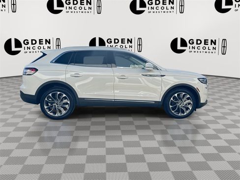 Certified 2022 Lincoln Nautilus Reserve image 9