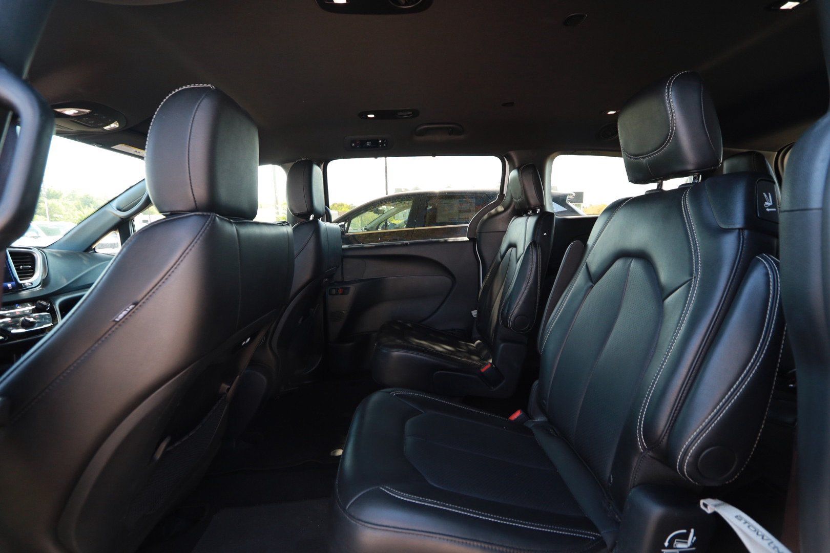 Used 2025 Chrysler Pacifica Select FWD image 22