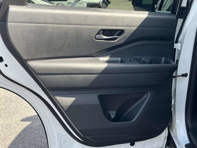 Used 2025 Nissan Pathfinder S FWD image 17