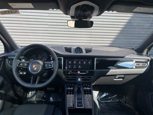 Certified 2026 Porsche Macan AWD/4WD image 13