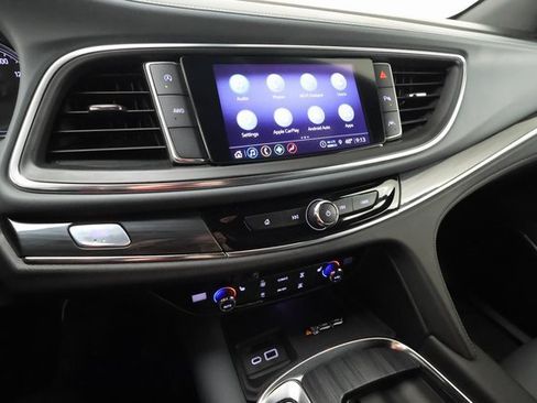 Used 2024 Buick Enclave Essence w/ Technology Package image 17