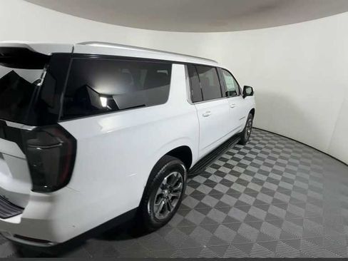 New 2026 Chevrolet Suburban LT w/ Comfort Package image 17