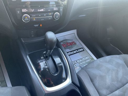 Used 2016 Nissan Rogue SV w/ SV Premium Package AWD/4WD image 16