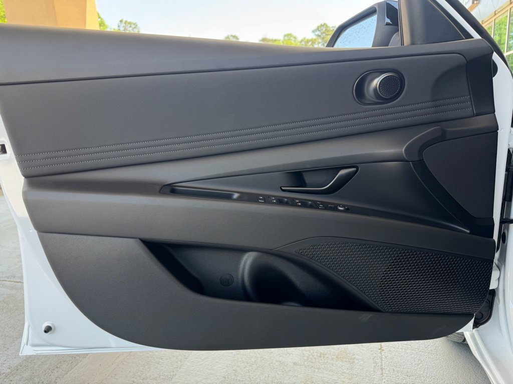 New 2025 Hyundai Elantra SEL FWD image 17