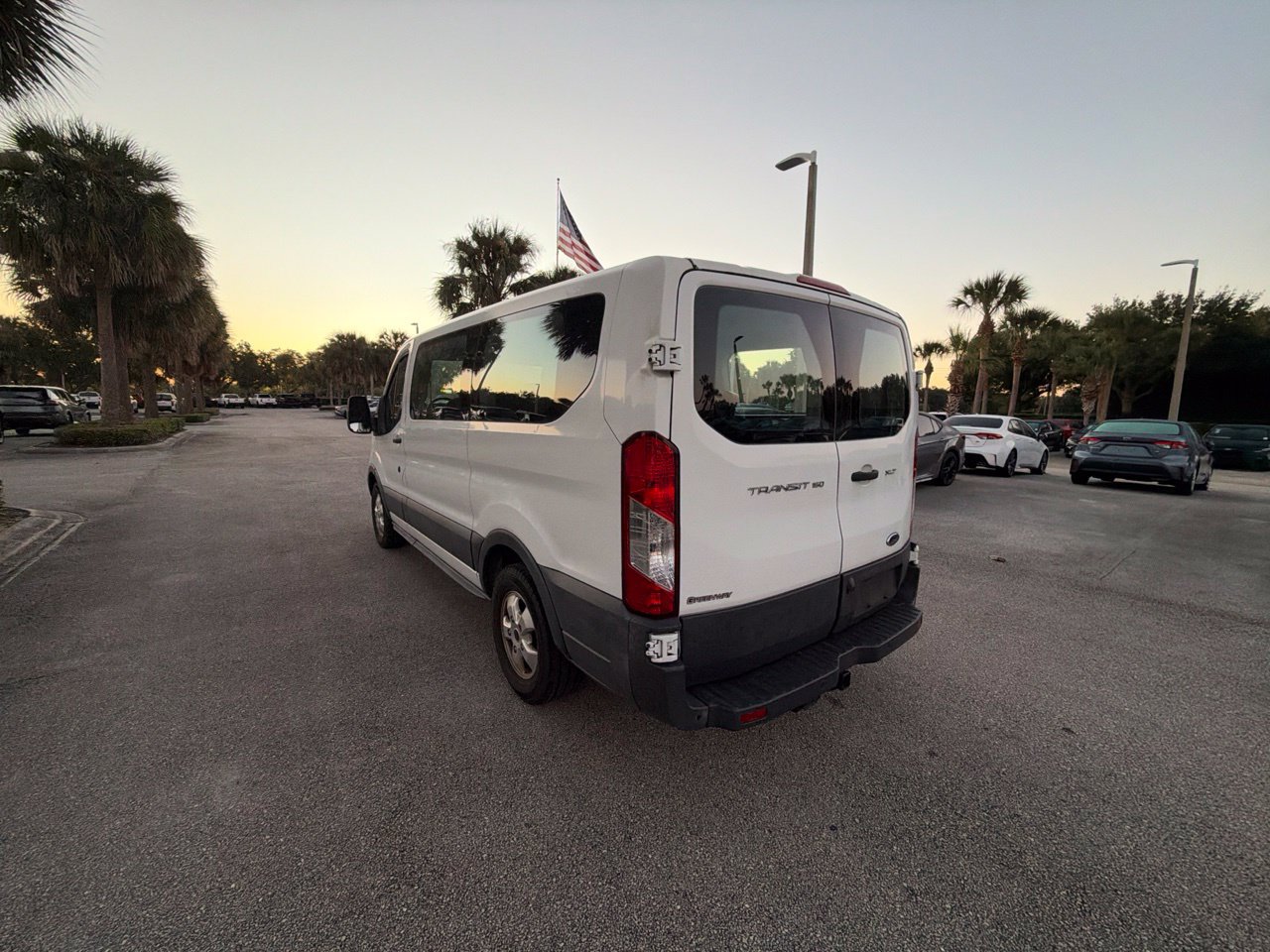 Used 2017 Ford Transit 150 XLT RWD image 3